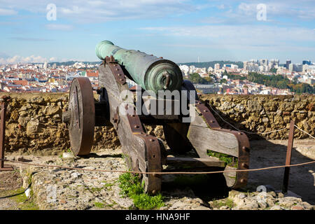 Kanone auf Castelo de Sao Jorge, Lissabon, Portugal Stockfoto