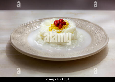 Türkische Ramadan Dessert Gullac Stockfoto