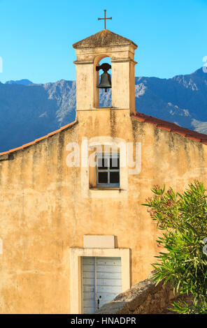 die Hügel Dorf von Sant'Antonino und Kirche, der Balagne, Korsika, Frankreich Stockfoto