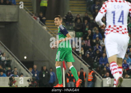 Belfast, Nordirland. 15. November 2016. Internationaler Fußball Freundschaftsspiel - Nordirland 0 Kroatien 3. Northern Ireland Matthew Lund. Stockfoto