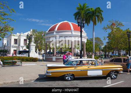 Cienfuegos, Kuba - 28. Januar 2017: Jose Marti Park, die wichtigsten Platz von Cienfuegos (UNESCO Weltkulturerbe), Kuba. Cienfuegos, Hauptstadt von Cienfuegos Stockfoto