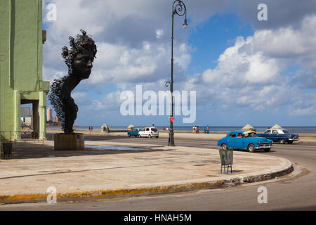 Havanna, Kuba - Januar 22,2017: Havanna Malecon. Der Malecon (offiziell Avenida de Maceo) ist eine breite Esplanade, Fahrbahn und Deich die für erstreckt Stockfoto