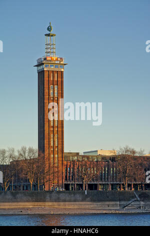 "Koelnmesse" oder zur Kölnmesse Bau und 'Messeturm' Turm Stockfoto