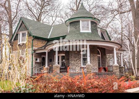 Kew Williams House ist eine zweistöckige Steingebäude im Queen Anne Revival Stil befindet sich im Viertel The Beaches of Toronto Kanada gebaut. Stockfoto