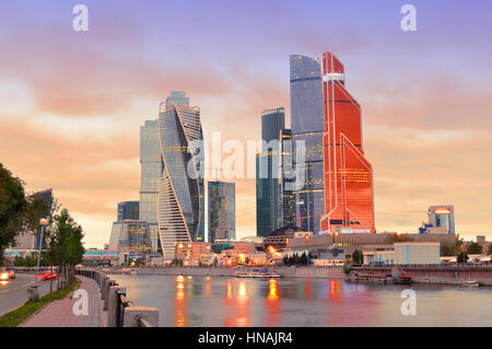 Wolkenkratzer von dem Moscow International Business Center. MIBC umfasst 6 Wolkenkratzer mit maximalen Höhe von 300 Metern oder mehr. Stockfoto