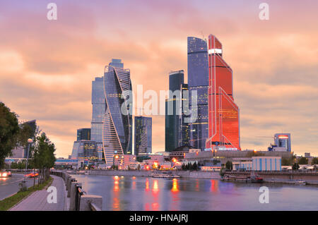 Wolkenkratzer von dem Moscow International Business Center. MIBC umfasst 6 Wolkenkratzer mit maximalen Höhe von 300 Metern oder mehr. Stockfoto
