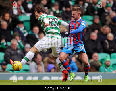 Celtic Erik Sviatchenkos und Inverness Caledonian Thistle Billy King (rechts) während des Scottish Cup, fünfte Vorrundenspiel im Celtic Park, Glasgow. Stockfoto