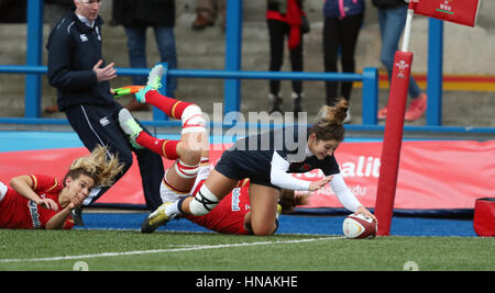 Michaela Staniford Partituren ein Versuch für England während der RBS Frauen 6 match Nationen bei Cardiff Arms Park. Stockfoto