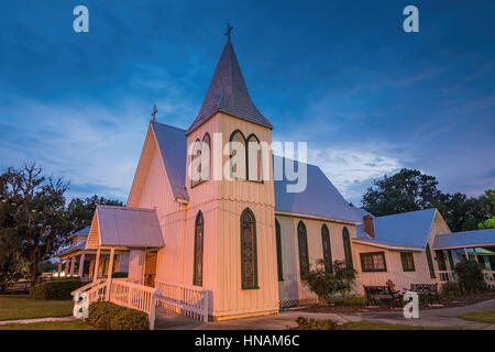 Carpenter Gothic Kirche befindet sich in Ciy Cresent, Florida Stockfoto