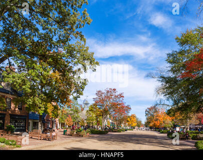 Williamsburg, Virginia, USA. Geschäfte und Restaurants auf Duke of Gloucester Street im historischen Stadtzentrum von Williamsburg. Stockfoto