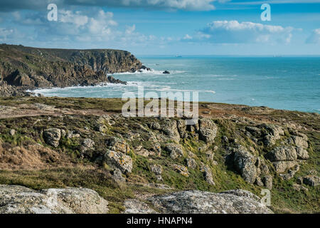 Ein Blick auf Porthgwarra Bucht von Gwennap Head in Cornwall. Stockfoto