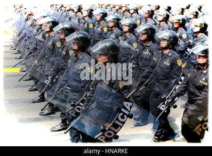 Militärische Uniformen peruanische Streitkräfte Stockfoto