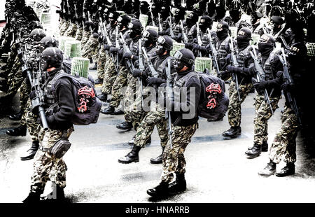 Militärische Uniformen peruanische Streitkräfte Stockfoto