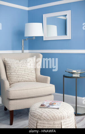 Detail der Chair und Ottoman im blue Room, Spring Lake Inn, Spring Lake, NJ. Stockfoto