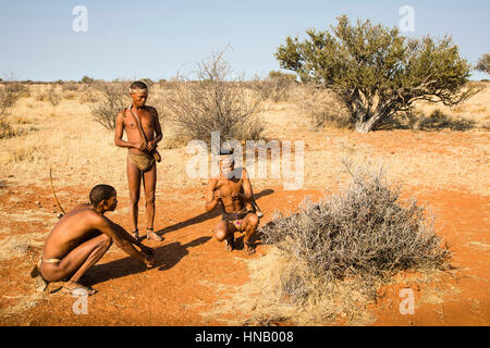 San, auch als Buschmänner oder Basarwa, Lapa Lange Lodge, Namibia, Afrika, von Monika Hrdinova/Dembinsky Foto Assoc bekannt Stockfoto