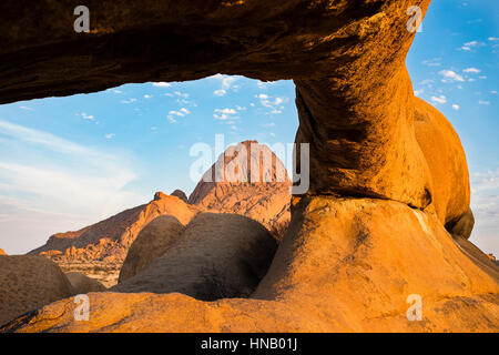 Spitzkoppe Inselbergs, Spitzkop, Granitgipfel, Matterhorn von Namibia, Namibia, Afrika, von Monika Hrdinova/Dembinsky Foto Assoc Stockfoto