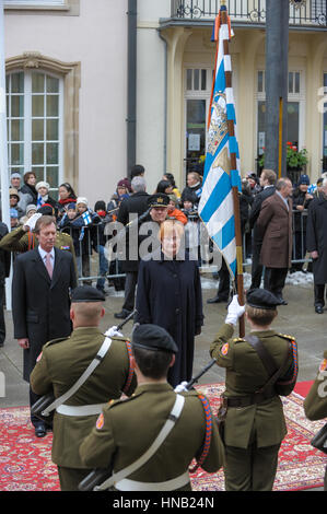 Datei-Luxemburg 24.11.208. Die finnische Präsidentin Tarja Halonen und Luxemburg Großherzog Henri bei einem offiziellen Besuch in Luxemburg Stockfoto