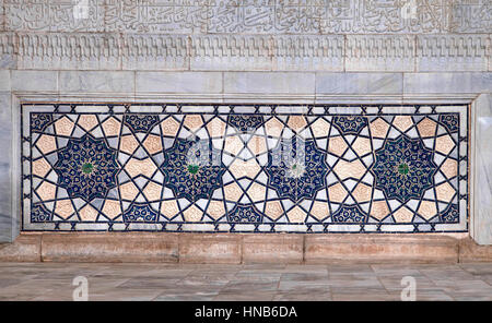 Alten östlichen Mosaik an Wand einer Moschee, Usbekistan Stockfoto