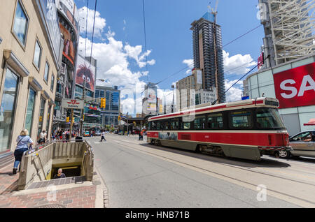 Toronto, Kanada - 2. Juli 2016: Straßenbahn Toronto wird betrieben von der Toronto Transit Kommission (TTC). Stockfoto