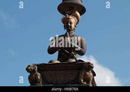 Messing Statue von Adligen im Durbar Square von Patan, einem Stadtteil von Kathmandu, Nepal Stockfoto