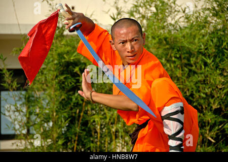 Tai O, Hongkong, 12. Dezember 2006: Kung Fu üben, einem berühmten chinesischen Sport. Stockfoto