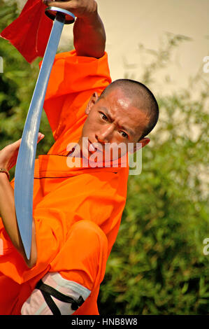 Tai O, Hongkong, 12. Dezember 2006: Kung Fu üben, einem berühmten chinesischen Sport. Stockfoto