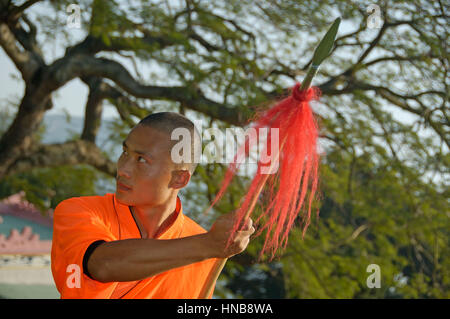 Tai O, Hongkong, 12. Dezember 2006: Kung Fu üben, einem berühmten chinesischen Sport. Stockfoto