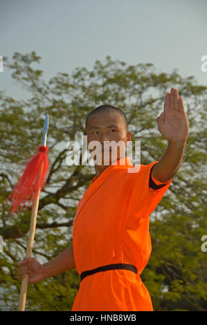 Tai O, Hongkong, 12. Dezember 2006: Kung Fu üben, einem berühmten chinesischen Sport. Stockfoto