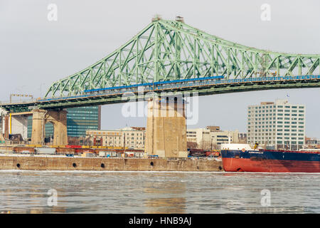 Montreal, CA - 5. Februar 2017: Montreal Jacques Cartier Brücke im Winter Stockfoto