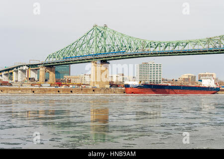 Montreal, CA - 5. Februar 2017: Montreal Jacques Cartier Brücke im Winter Stockfoto