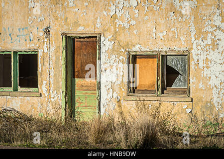 Verlassene Gebäude mit Peeling Paint, Arizona USA Stockfoto