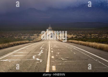 Lange geraden Autobahn, Arizona, USA Stockfoto