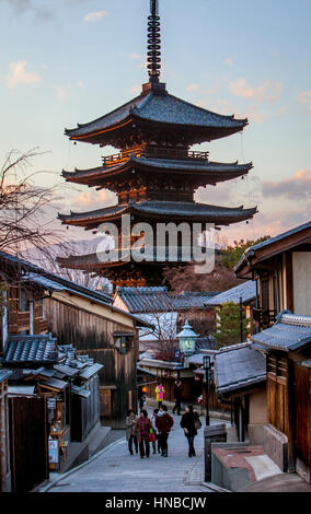 Sanneizaka Straße und Yasaka Pagode, Gion Bezirk, Kyoto, Japan. Stockfoto