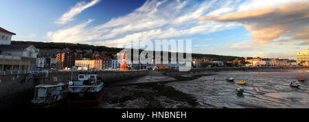 Sonnenuntergang über dem an der Promenade, Weston super Mare Stadt, Kanal von Bristol, Somerset County, England, Großbritannien Stockfoto