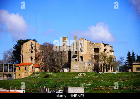 Zerstörte Wohnung komplexe Dmaged im Bürgerkrieg im libanesischen Bekaa-Tal. Stockfoto