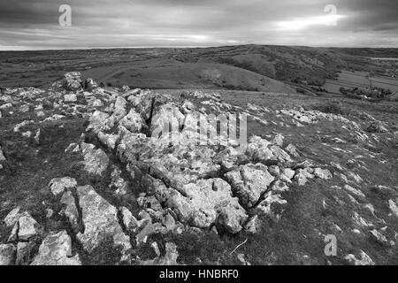 Sommer-Blick über Crook Peak, Somerset Levels, Mendip Hügel, Somerset County, England, U Stockfoto