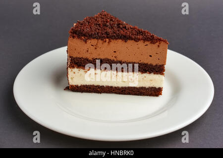 Portion Schokolade Torte auf Platte Stockfoto