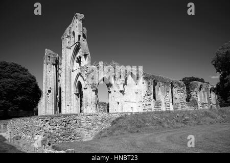 Sommer, Juni, Juli, Sommer, Glastonbury Abbey, Glastonbury, Somerset, England, Großbritannien, UK Stockfoto