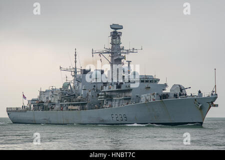 Die Royal Navy Kriegsschiff HMS Richmond (W 239) ein Typ 23 Fregatte in Portsmouth, Großbritannien am 10. Februar 2017 ankommen. Stockfoto