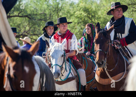 Tubac, Arizona - Anza Tage bei Tubac Presidio State Historic Park. Kostümierte Reiter re-enact die 1775-Expedition der spanische Entdecker Juan Bautista de ein Stockfoto