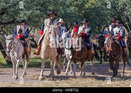 Tubac, Arizona - Anza Tage bei Tubac Presidio State Historic Park. Kostümierte Reiter re-enact die 1775-Expedition der spanische Entdecker Juan Bautista de ein Stockfoto