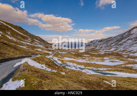 Honister Pass im englischen Lake District befindet sich auf der B5289 Straße, Seatoller, im Borrowdale, mit Gatesgarth am Ende des Buttermere verknüpfen Stockfoto