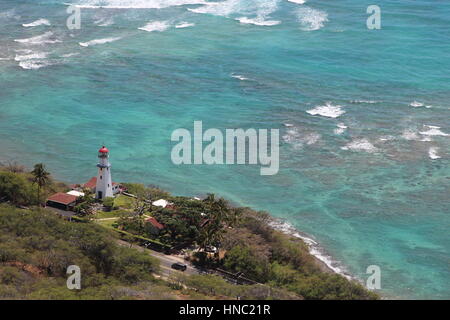 Ein Blick vom Gipfel des Diamond Head Berg in Honolulu, zeigt den Pazifischen Ozean und den wunderschönen Stränden von Hawaii Stockfoto