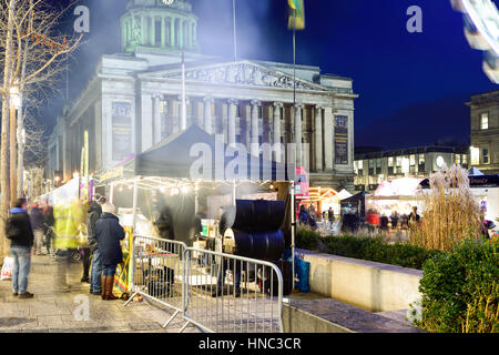 Nottingham, UK. 10. Februar 2017. Nottingham Licht Nacht feiert sein 10-jähriges Jubiläum mit Licht-Shows rund um die Innenstadt. Nottingham Castle leuchtet, Riesenrad auf dem alten Marktplatz, und viele weitere Attraktionen durch die Nacht Credit: Ian Francis/Alamy Live News Stockfoto