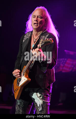 Pompano Beach, FL, USA. 10. Februar 2017. Lynyrd Skynyrd führt auf die Pompano Beach Amphitheater am 10. Februar 2017 in Pompano Beach, Florida. Stockfoto