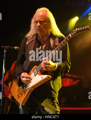 Pompano Beach, FL, USA. 10. Februar 2017. Lynyrd Skynyrd führt auf die Pompano Beach Amphitheater am 10. Februar 2017 in Pompano Beach, Florida. Stockfoto