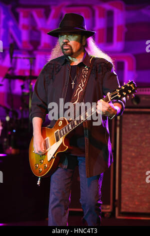 Pompano Beach, FL, USA. 10. Februar 2017. Lynyrd Skynyrd führt auf die Pompano Beach Amphitheater am 10. Februar 2017 in Pompano Beach, Florida. Stockfoto