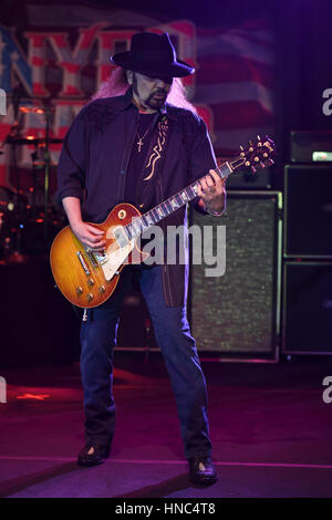 Pompano Beach, FL, USA. 10. Februar 2017. Lynyrd Skynyrd führt auf die Pompano Beach Amphitheater am 10. Februar 2017 in Pompano Beach, Florida. Stockfoto