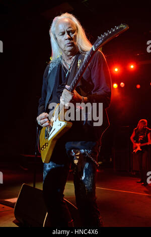 Pompano Beach, FL, USA. 10. Februar 2017. Lynyrd Skynyrd führt auf die Pompano Beach Amphitheater am 10. Februar 2017 in Pompano Beach, Florida. Stockfoto