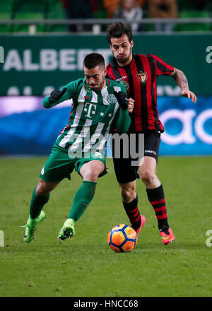 Budapest, Ungarn. 11. Februar 2017. BUDAPEST, Ungarn - Februar 11: Endre Botka (L) Ferencvarosi TC Zweikämpfe um den Ball mit Davide Lanzafame (R) von Budapest Honved während der ungarischen Pokal-Runde der 16 erste Bein Match zwischen Ferencvarosi TC und Budapest Honved Groupama Arena am 11. Februar 2017 in Budapest, Ungarn. Bildnachweis: Laszlo Szirtesi/Alamy Live-Nachrichten Stockfoto